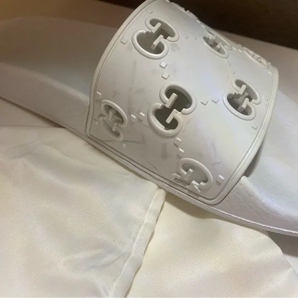 GUCCI Womens Rubber GG White Slides - Picture 8 of 11